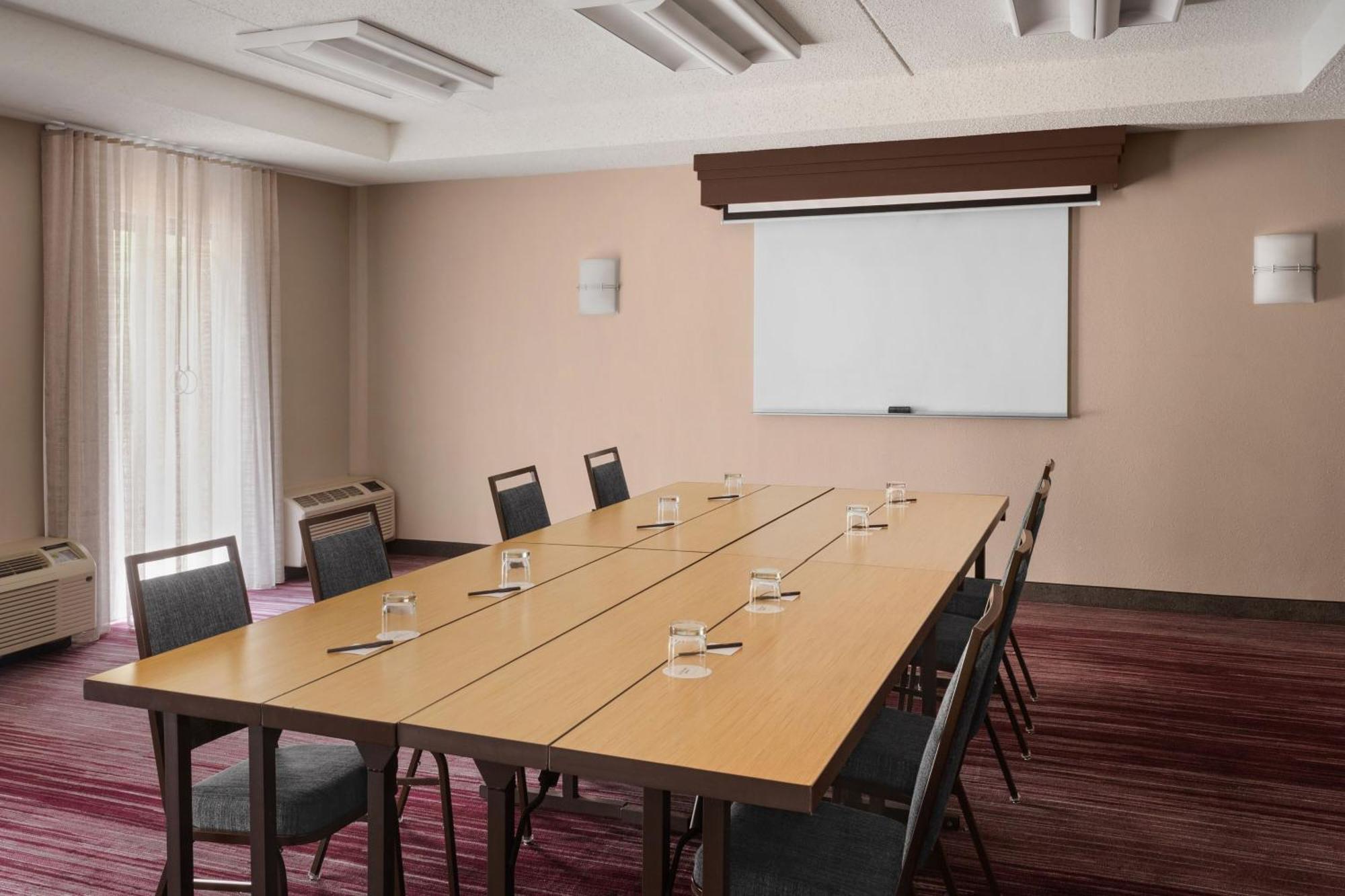 Hotel Courtyard By Marriott