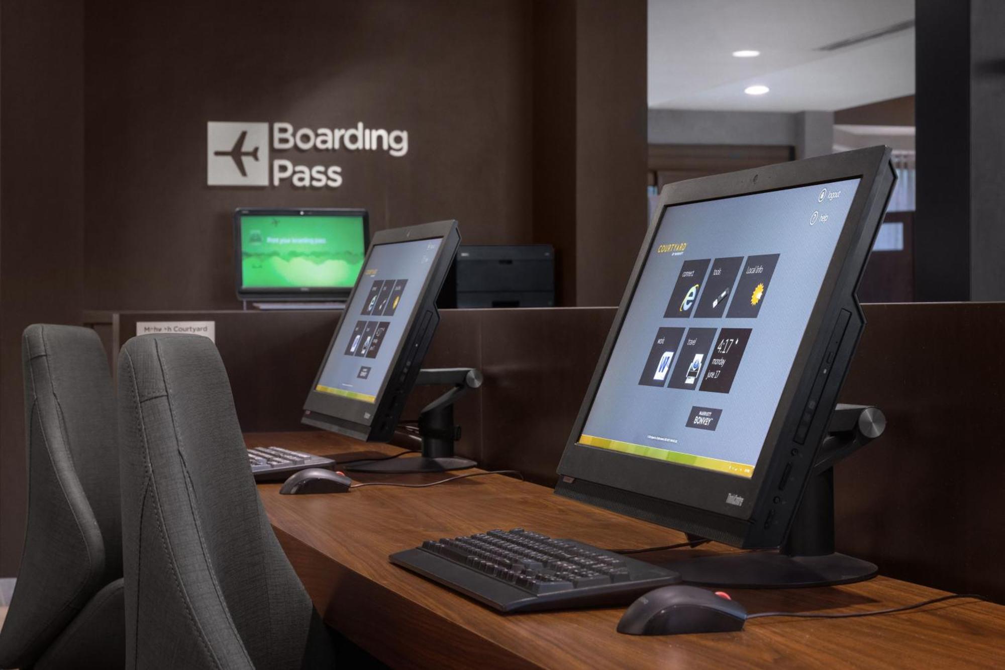Courtyard By Marriott Mahwah