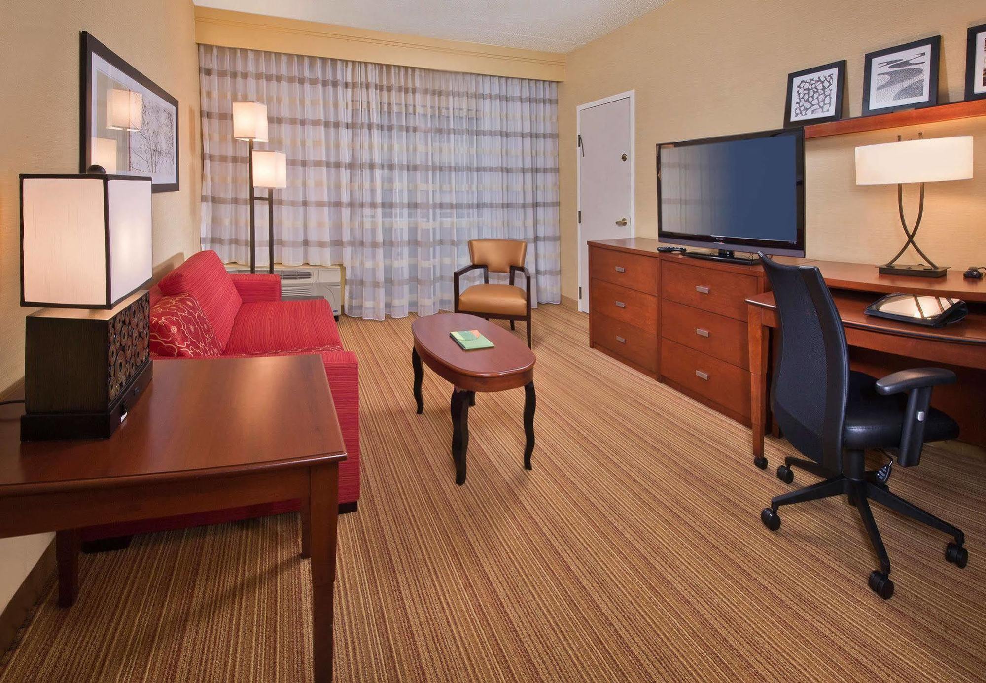 Courtyard By Marriott Mahwah