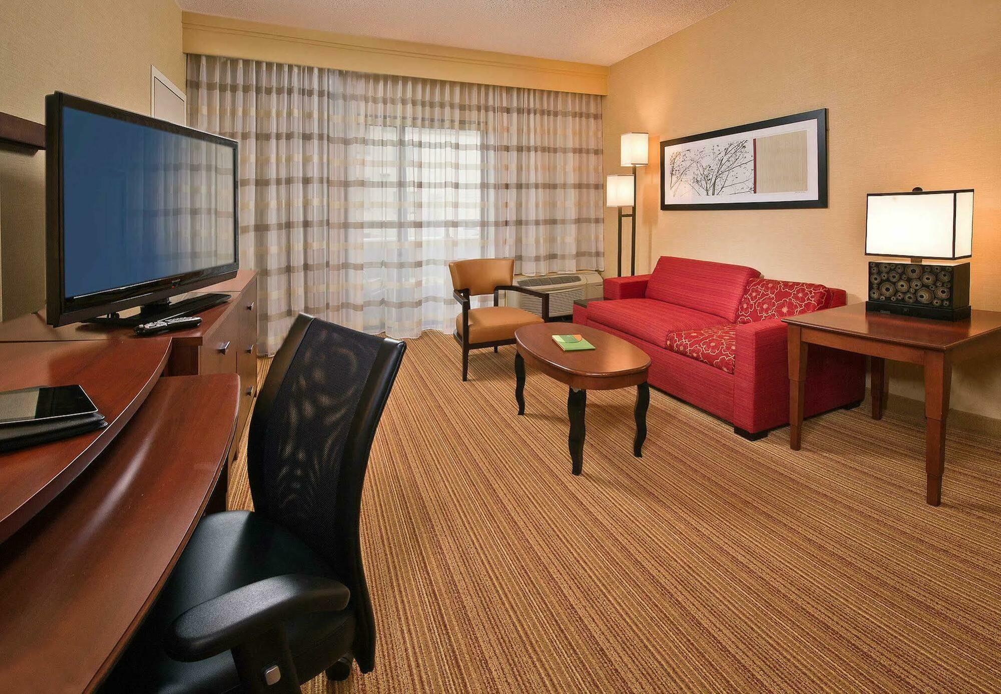 Hotel Courtyard By Marriott 3*