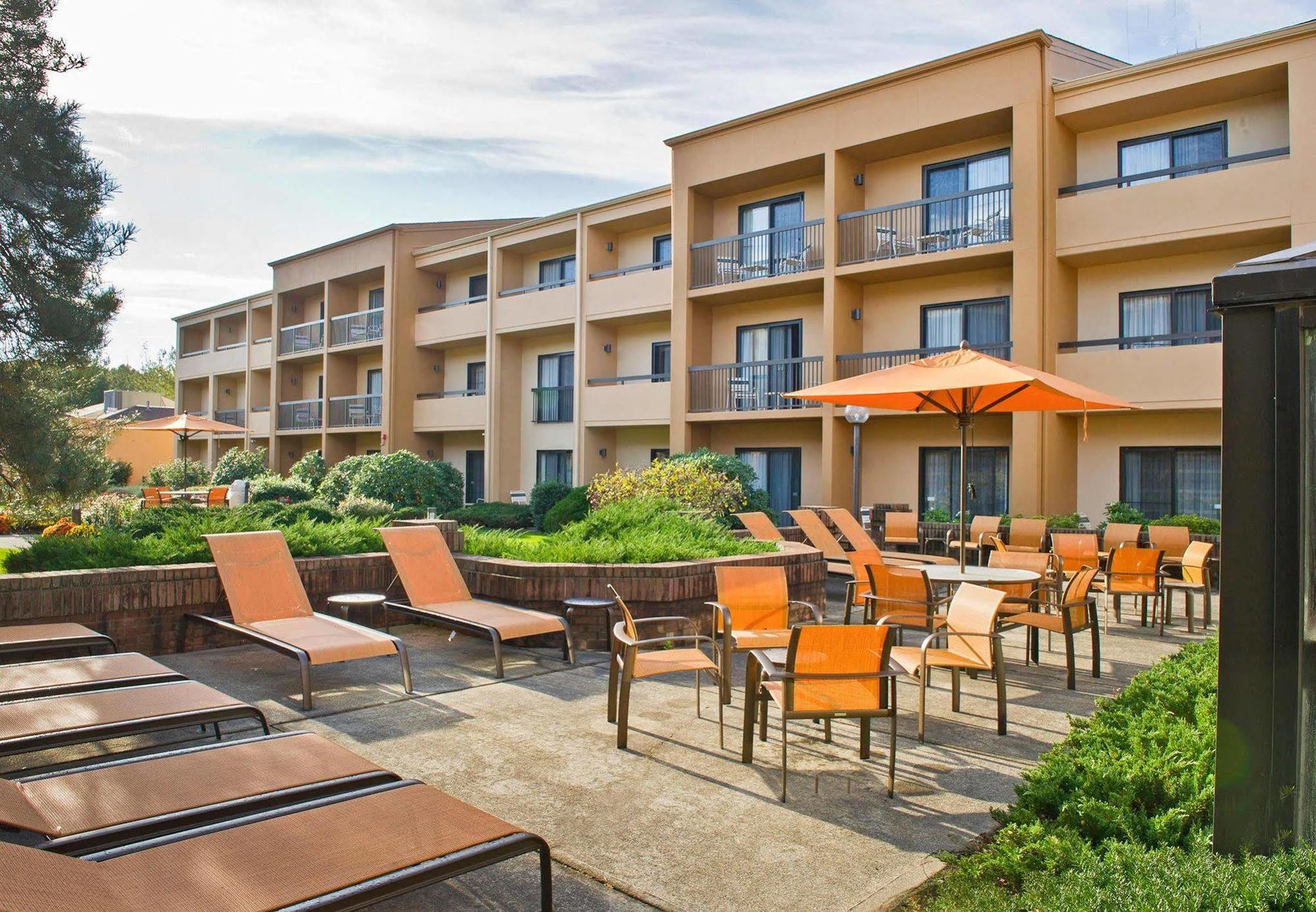 Courtyard By Marriott Mahwah